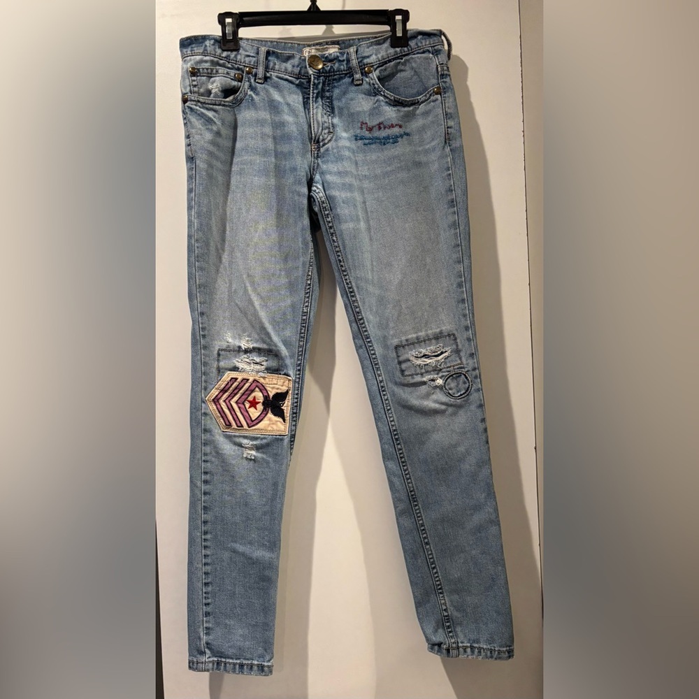 Free People patchwork and embroidery denim jeans size 28 in as new condition!